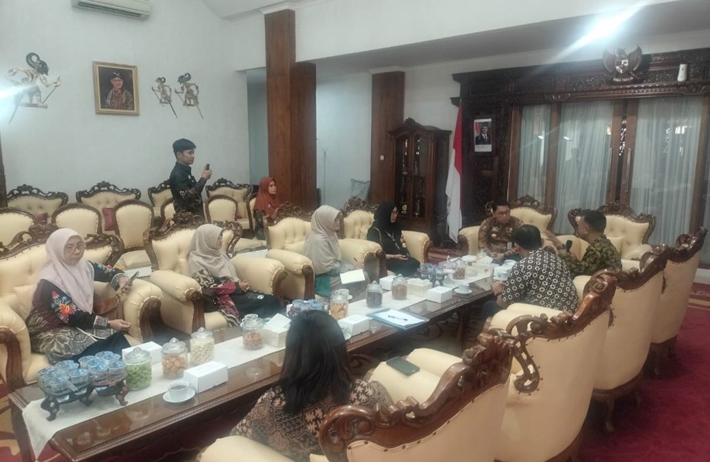 Silaturrahmi ke Bapak Walikota Magelang bersama Dr. Tara Sigh Bam, (Director – Tobacco Control Asia Pacific, Vital Strategies, Singapore Office)